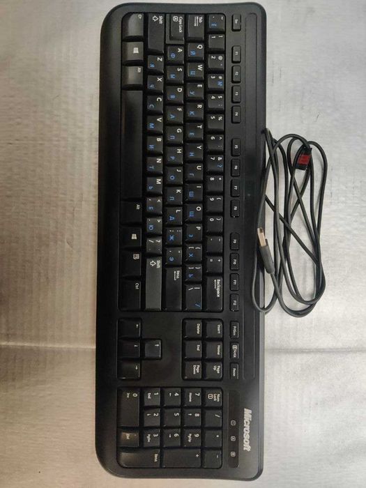 Клавиатури та миші Microsoft Wired Desktop 400 і Basic Optical 2.0