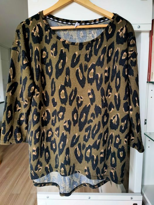 Nowy Lekki sweterek panterka