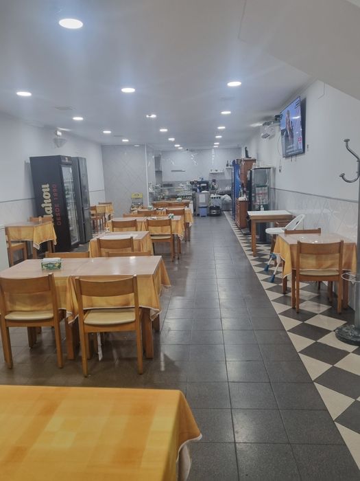 Aluga- se café restaurante