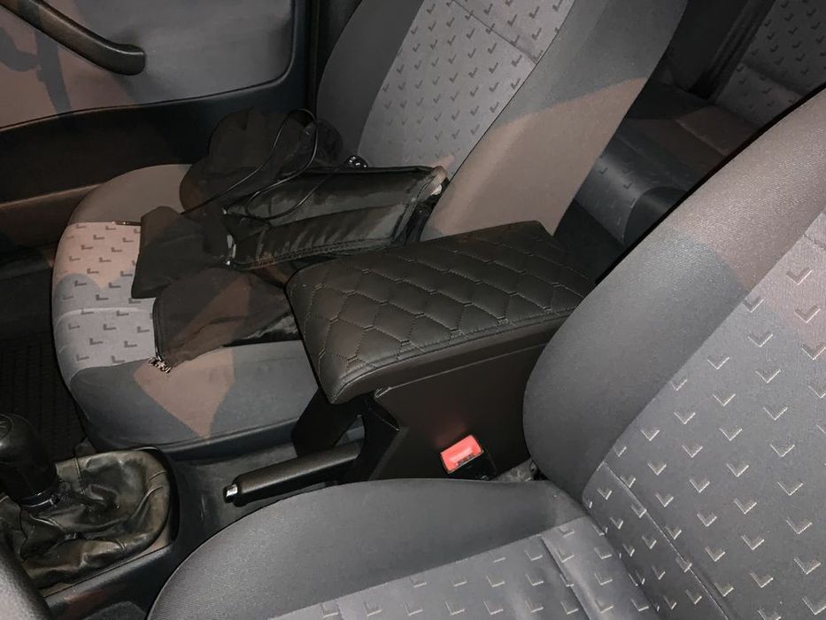 Подлокотник шкода тур, а4