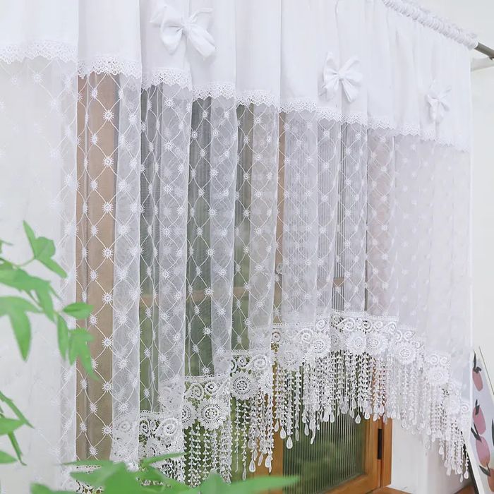 Firana bogato zdobiona gipiurą z markizety