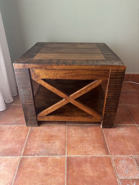 Mesa de madeira   ..’