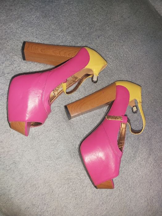 Oryginalne, z naturalnej  skóry wysokie buty r. 38