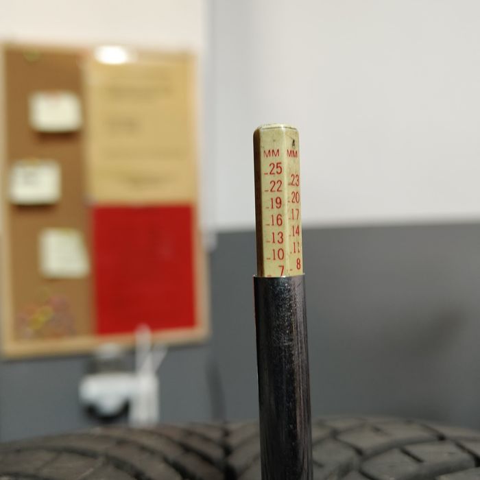 225/40/18 XL Sprzedam parę opon całorocznych Dunlop