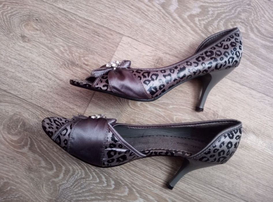Buty 40 szpilki panterka