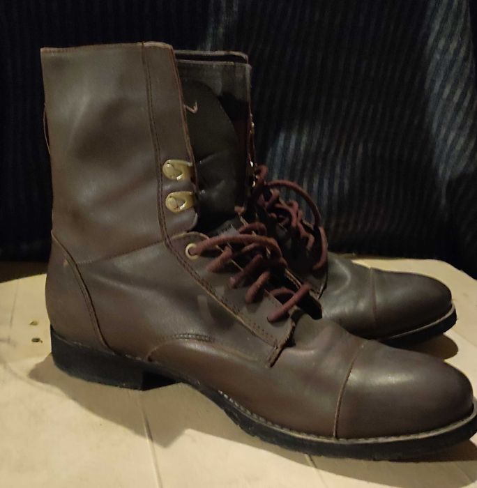 Botas em pele como novas