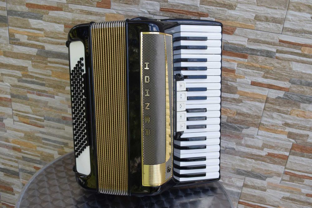 Acordeao Hohner Lucia IV P 3 Voz 96 Baixos, N 264