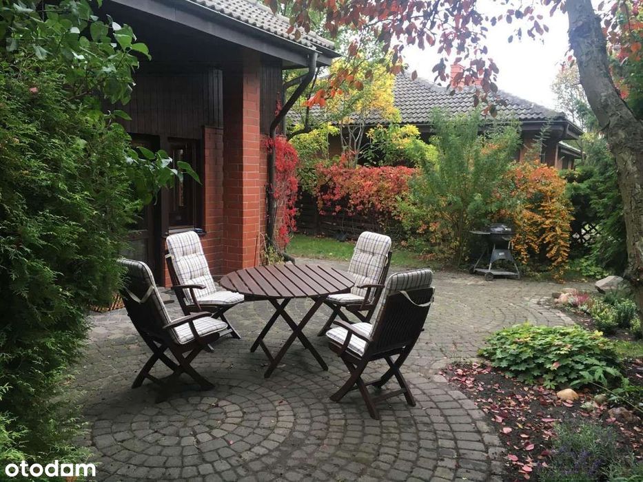 Piękny dom z ogrodem na zamkniętym osiedlu