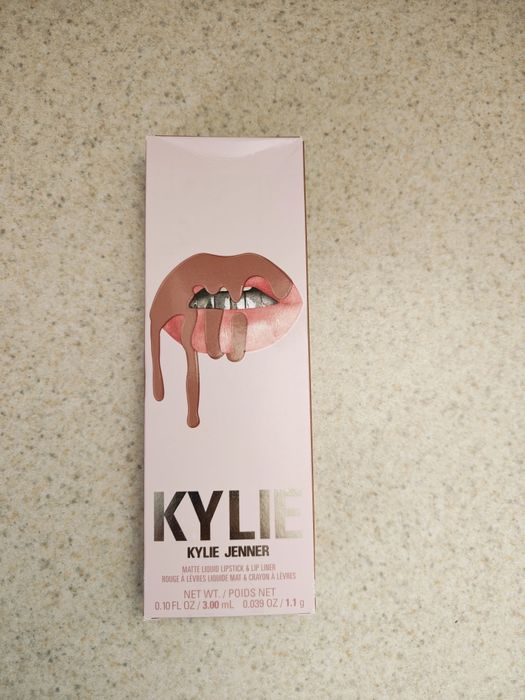Nowa, Matowa szminka KYLIE 808 + gratis