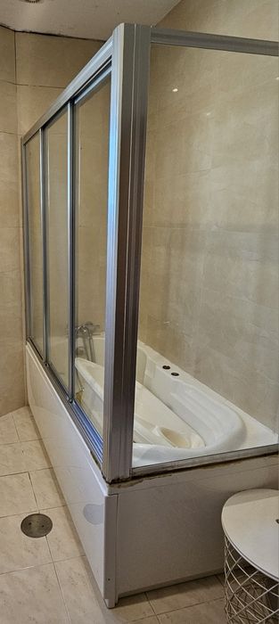 Banheira hidromassagem com resguardo