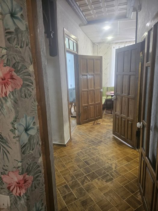 СДАМ ПОСУТОЧНО2к.в центре в парке Бабаева