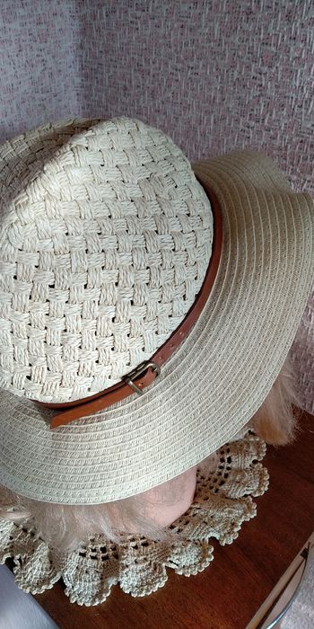 Красивая шляпа Accessorize