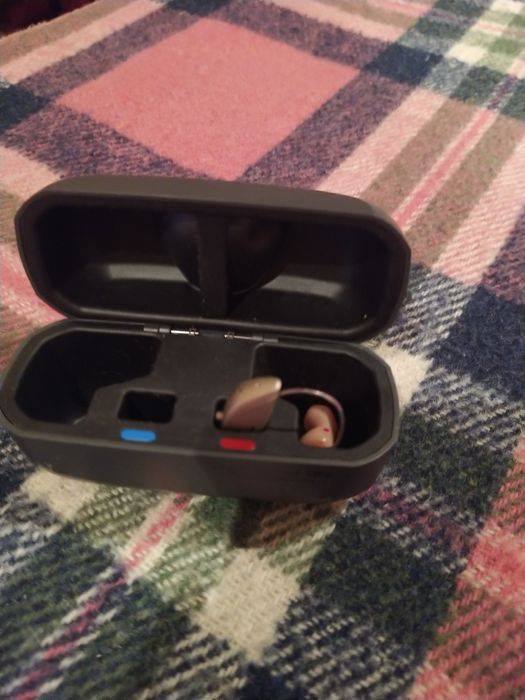 Aparelho auditivo com comando