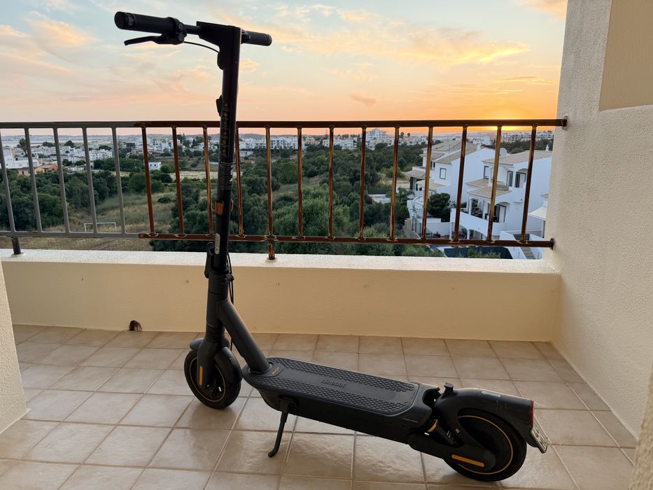 Ninebot E‑Scooter Max G2 D (Preto)