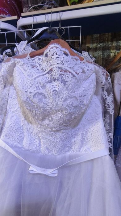 Весільні сукні розпродаж