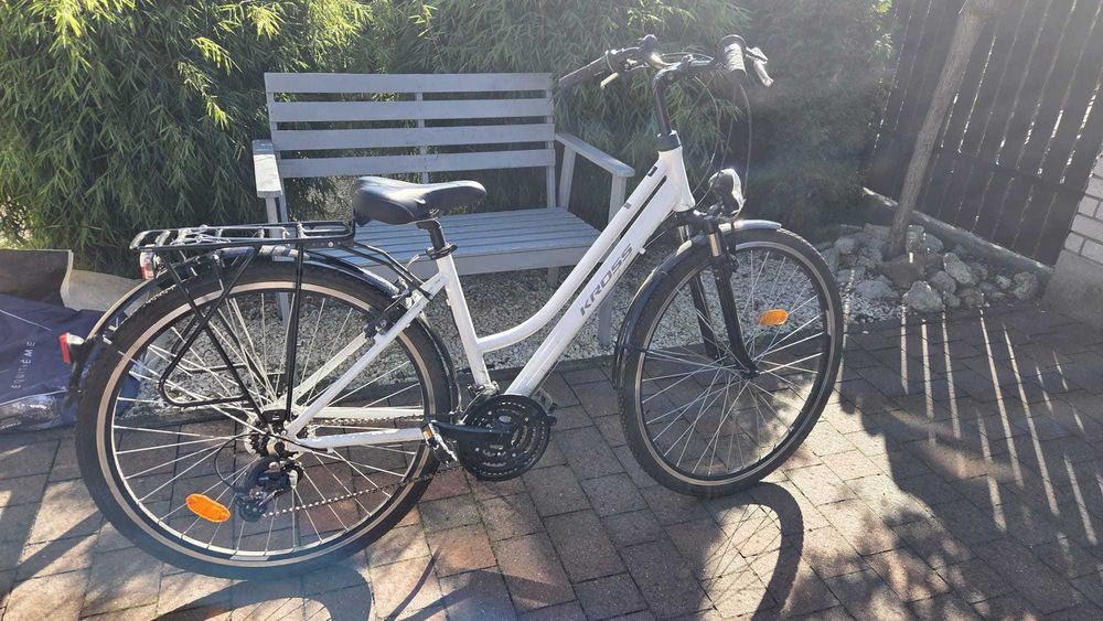Kross rower miejski/trekkingowy damski 28" – bagażnik – oświetlenie