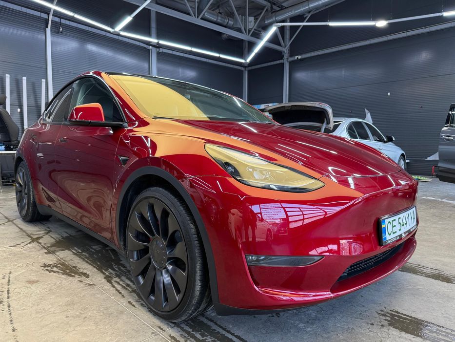 Tesla Model Y Performance Повний привід