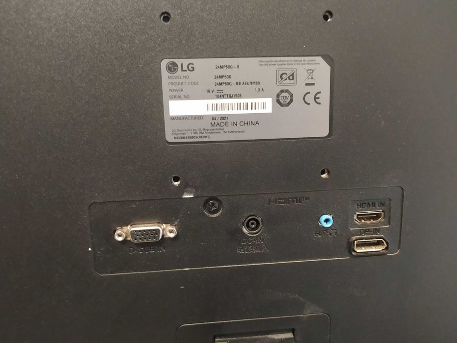 Okazja monitor 24 -calowy z okablowaniem marki LG, model 24MP60G.