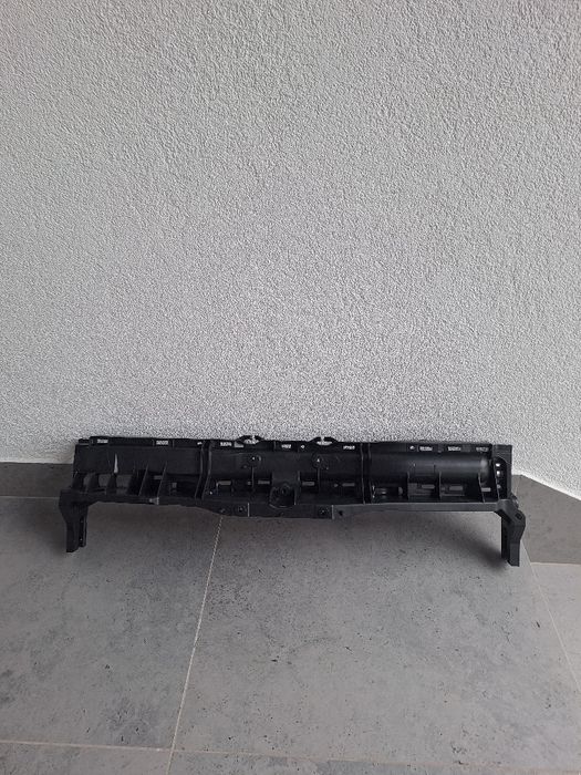 Toyota Yaris IV lub Cross 20-25 pas przedni