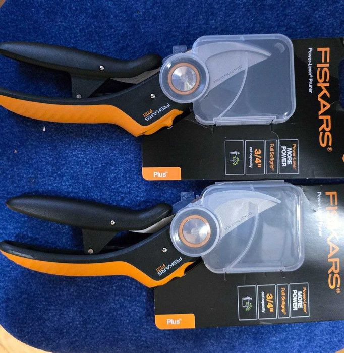 Площинний секатор Fiskars Plus PowerLever P721