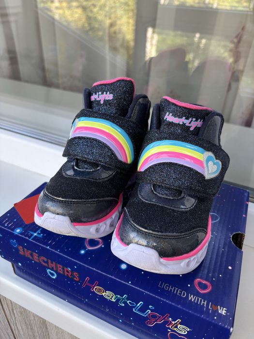 Черевики Skechers для дівчинки 26 розмір. Світяться.