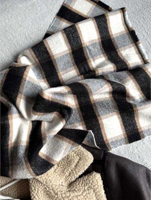 Великий об'ємний шарф у клітинку, смужку