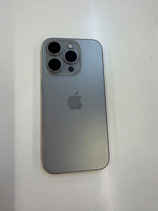Iphone 15 pro  bom estado