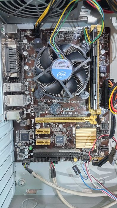 Komputer stacjonarny ASUS HBM1-C, bez zasilacza i dysku HDD..opis