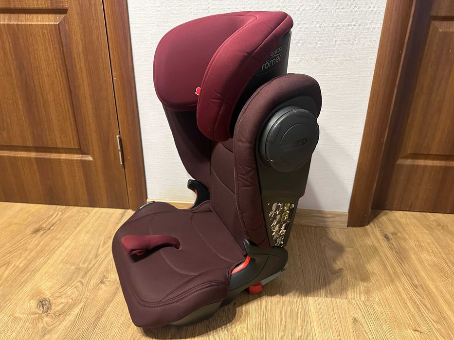 Продам б/в автокрісло Britax-Romer Kidfix III M Burgundy Red