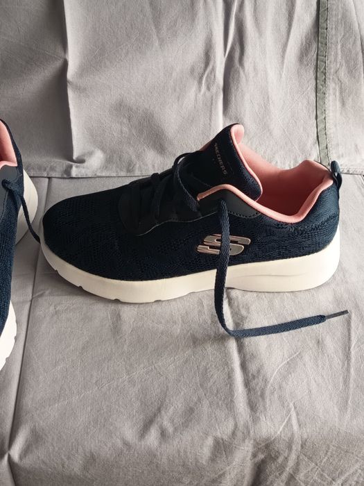 Tênis de senhora "Skechers"