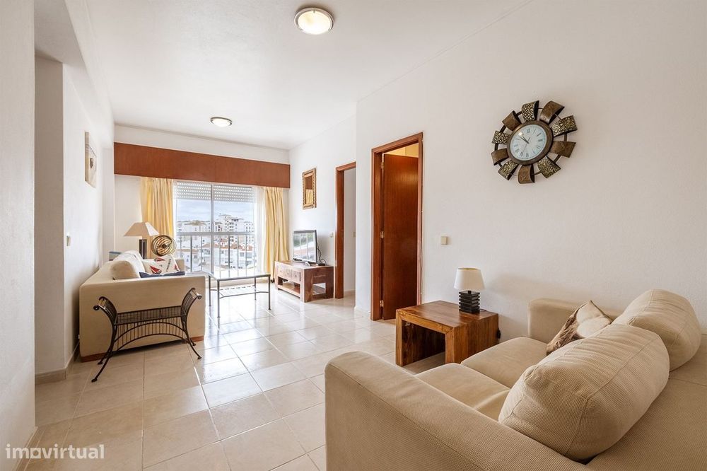 Apartamento T1+1 Em Zona Residencial De Lagos Com Fantástica Vista Des