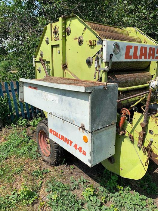 Прес підбирач рулонний Claas Rollant 44