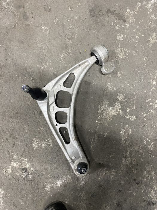 Передній лівий ричаг БМВ е 46 Передний левый рычаг БМВ е 46