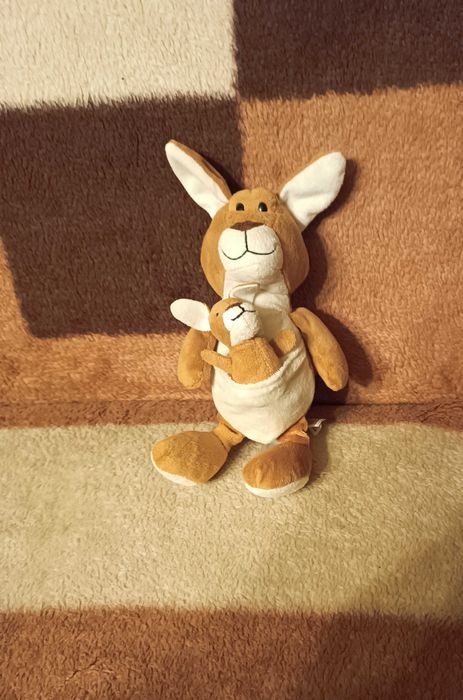 Maskotka pluszak Kangurzyca z kangurkiem 31 cm + 11 cm