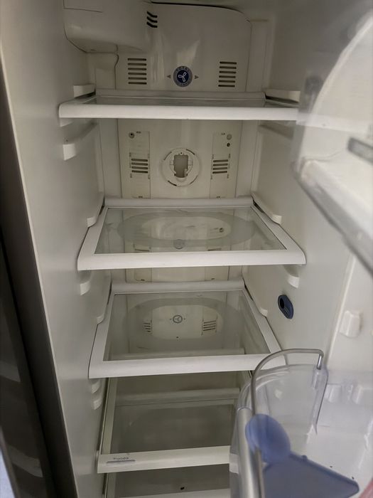 Frigorifico americano a funcionar