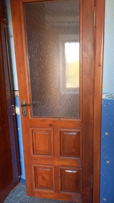Двері дерев'яні різного розміру