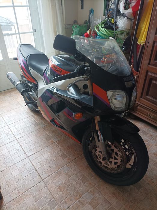 Yamaha FZR Genesis 1000 como nova