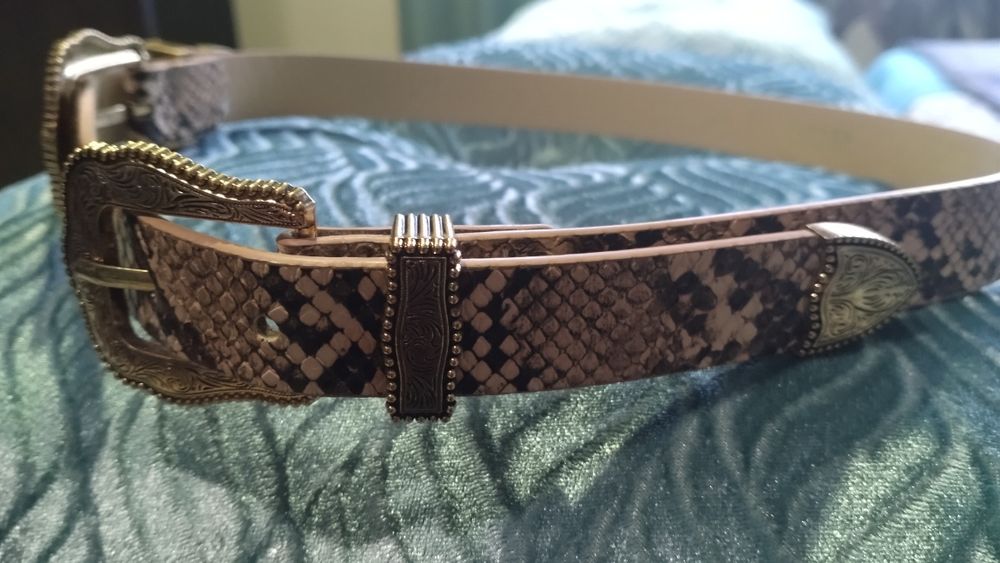 Cinto imitação pele de cobra