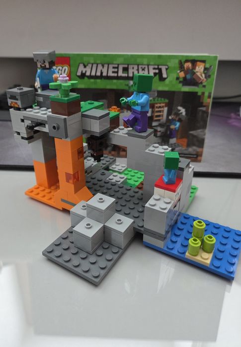 Lego Minecraft 21141