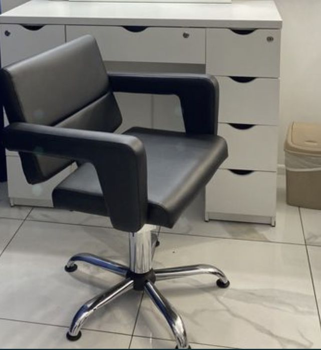 Крісло перукарське Фламінго на гідравліці, нові, в наявності