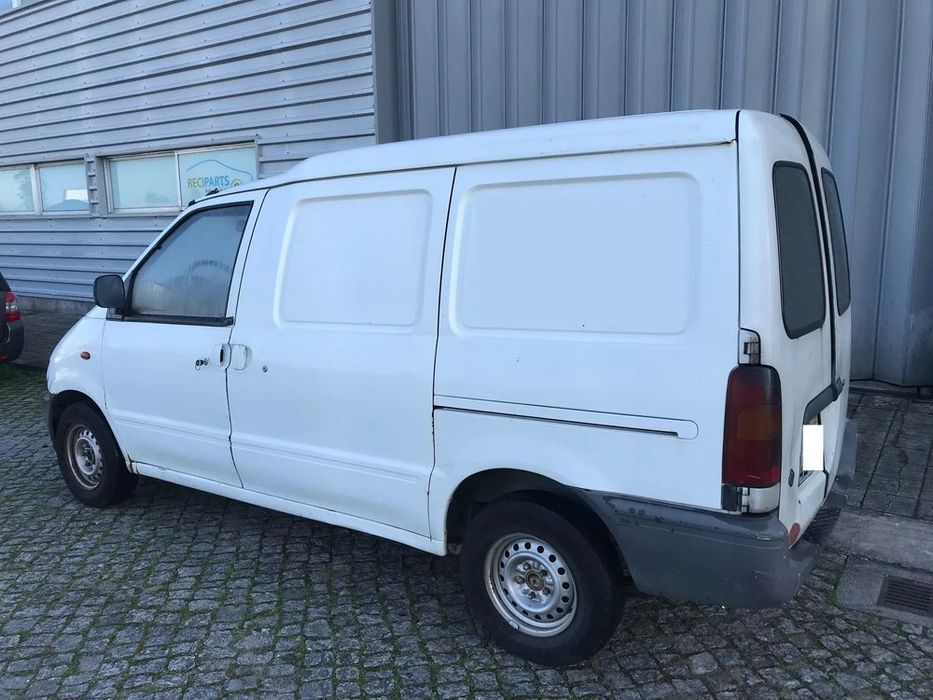 Nissan Vanette Cargo Caixa 2.3D 1999 - Para Peças