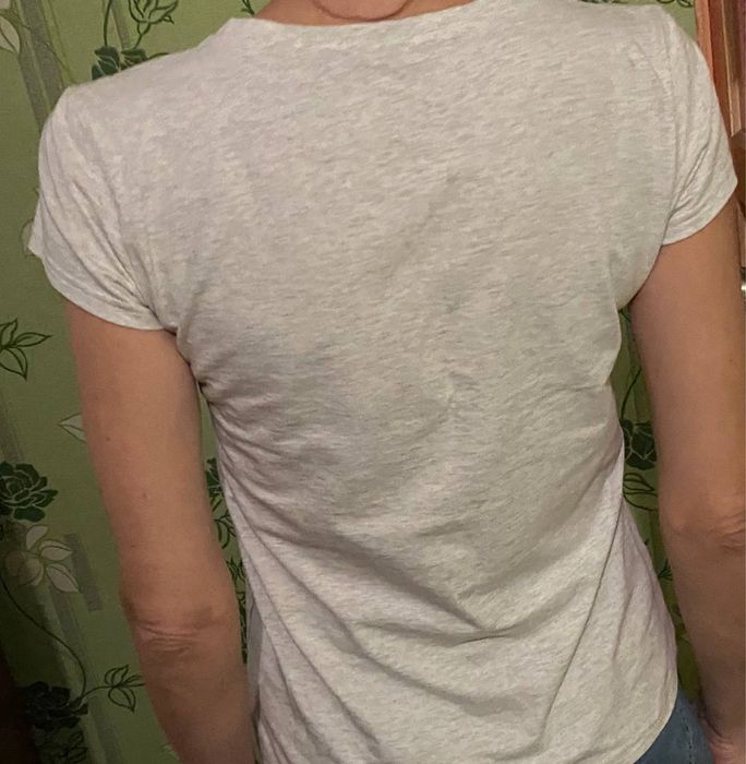 Дві жіночі футболки