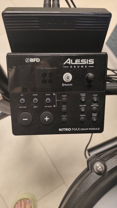 Alesis  NITRO MAX.
Днепр. NITЭлектронные барабаны.