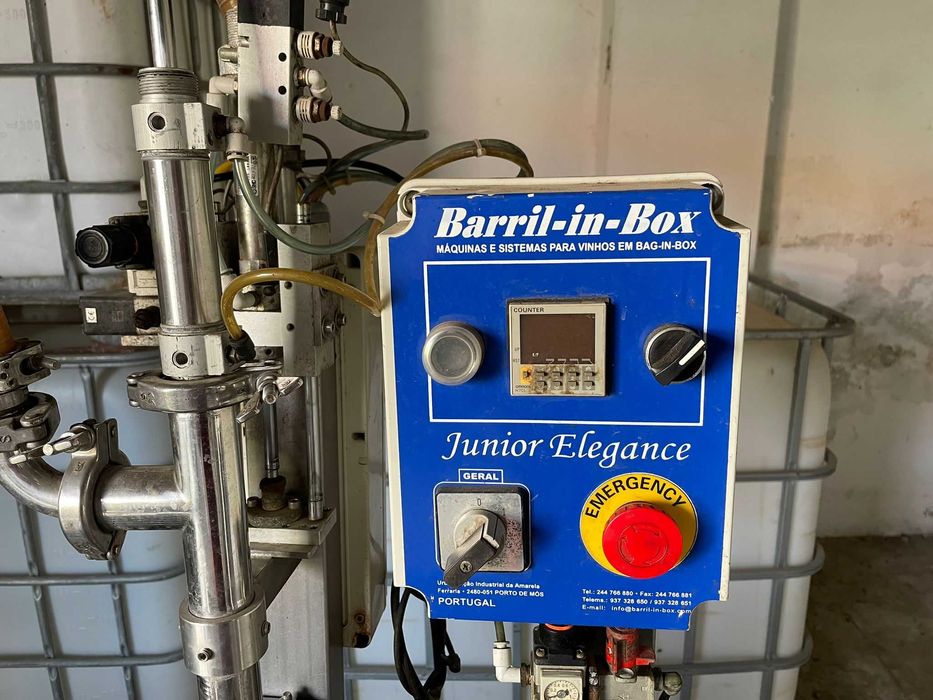 Máquina de encher vinho