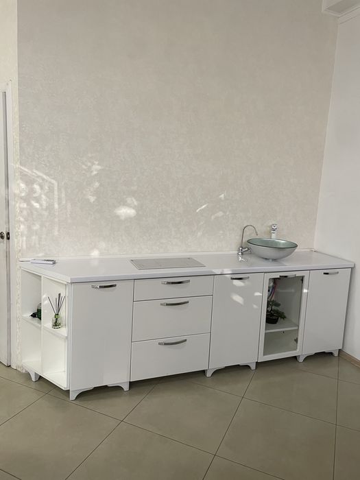 Меблі офісні цілий набір