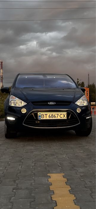 Ford S-Max.