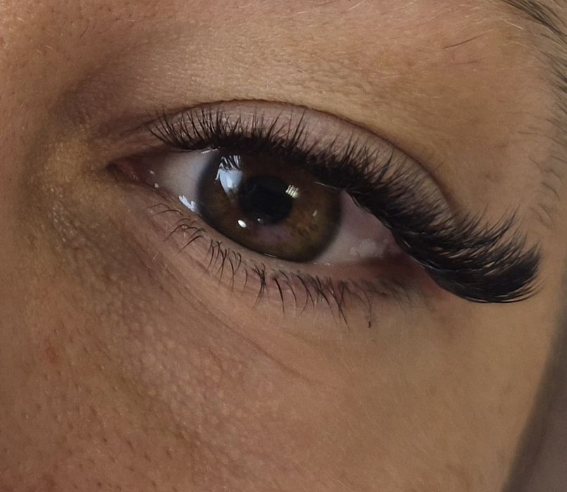 Przedłużanie, zagęszczanie rzęs