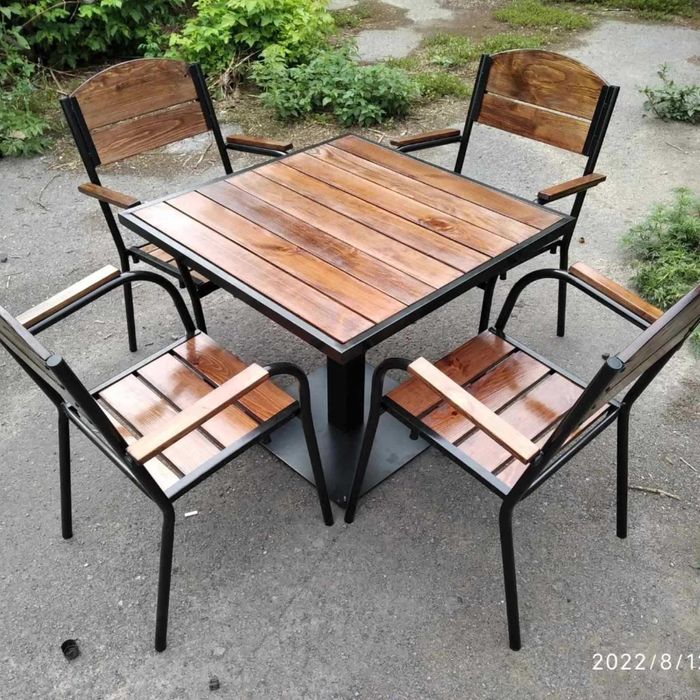 Садові меблі після реставрації.