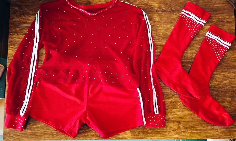 костюм для спортивних  вступів ,гімнастичний купальник  розмір 128/134