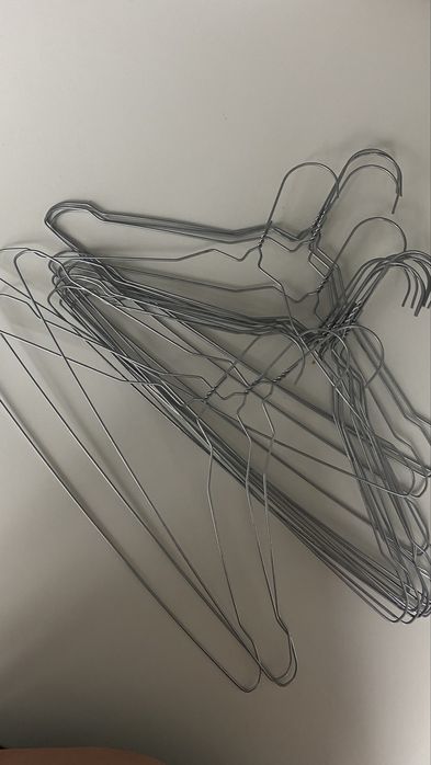 Вішакі , плечікі для одягу металеві , тонкі.